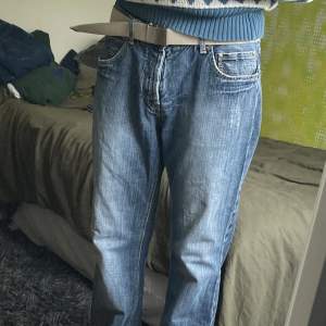 Fina vintage Jeans med stitch på bakfickorna, litet slitage på innerfickorna men annars toppskick
