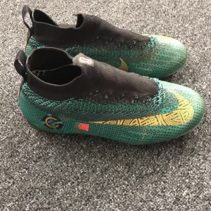 Fotbollsskor  - Cr7 fotbollsskor 