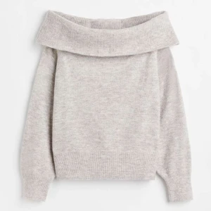H&m - Säljer nu denna fina offshoulder tröjan från h&m🫶 den kommer inte till användning💓