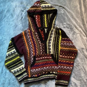 urban outfiters tröja - stickad hoodie från urban outfiters i storlek medium, nyskick!