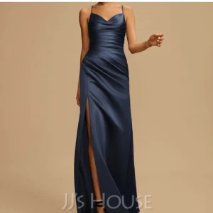 Balklänning  - Säljer min balklänning från jj’s house. Använd 1 gång, storlek 36 passar bra för mig som är 165. Nypris 1300kr, frakt står du själv för.💞