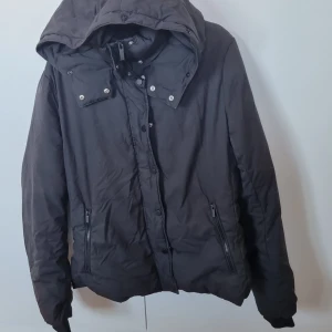 Vinterjacka, 44 - Välanvänd men fint skick.