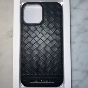 iDeal Of Sweden skal. För modellen iphone 13 pro max. Ny pris: 399kr Mitt pris: 100kr ALDRIG ANVÄND! Kan tänka mig att sänka priset vid snabb affär 