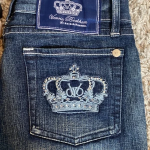Victoria Beckham jeans  - Skickar fler bilder vid efterfrågan! Pris diskuteras aldrig andvända! Storlek 27 DET ÄR SHORTS!❤️