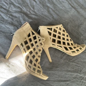 Klackar - Säljer nu dessa classy klackarna! I storlek 39! 