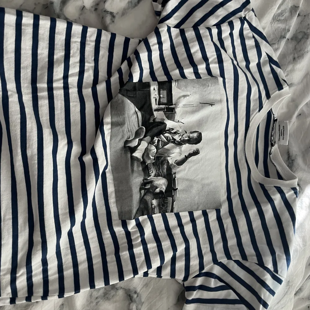 En unik zara och true Paulman tröja som köptes för 2 r sen men knappt använt💕. T-shirts.