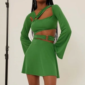 Grön klänning  - Endast använd vid ett tillfälle🌟 Så skön och fin!💕