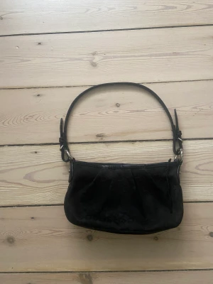 Dkny bag  - Small dkny handbag, very cute and practicle 