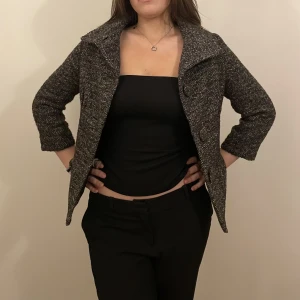 Trekvartsärmad vår jacka/kofta - Jätte fin trekvartsärmad jacka/kofta! Helt oanvänd och i jätte bra skick!💗