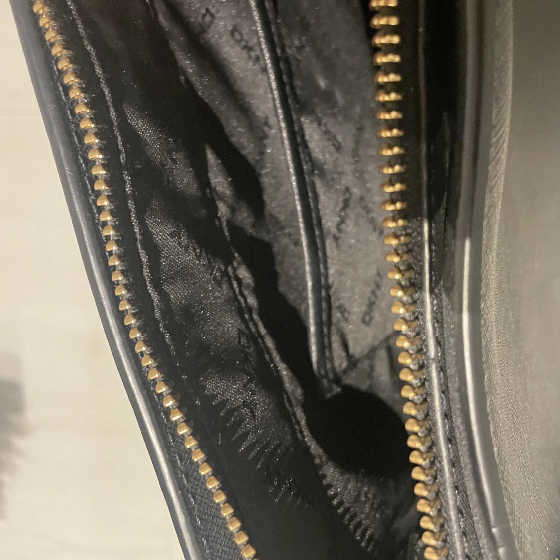 Handväska DKNY - 91