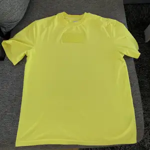 Karlkani T-shirt, stl XS Inköpt på Kennedies  Bra skick, endast använd ett fåtal gånger 