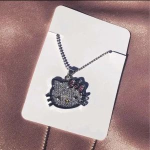 hello kitty armband  - tryck ej på köp nu, frakten är 25kr 