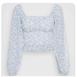 blommlig tröja - Det är en blommig tröja som finns i 2 olika färger det är blå och gul.och en vit utan blommor. En kostar 129 för att jag köpte den för 303  två kostar 255 Medans alla tre kostar 500 De är i storlek:XL, S, M och L. Hoppas ni vill köpa av mig 💜💙💚💛❤️