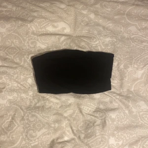 Mini topp utan armar - Väldigt liten använd 1 gång och i perfekt skick