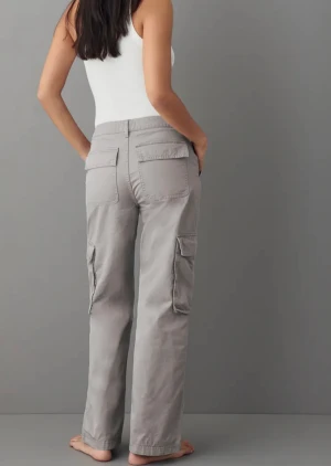 Cargo byxor - Cargo byxor från Gina tricot i strlk 34, nypris 499. Använda endast vid 1 tillfälle, skriv privat för egna bilder💕