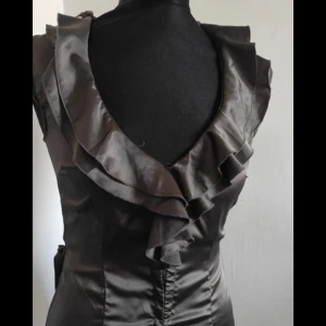 Topp - Svart satin topp. Storlek XS-M