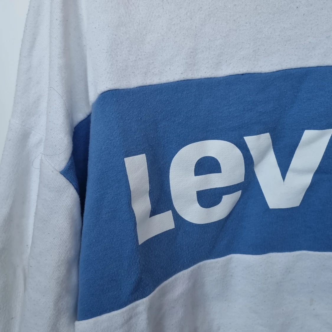 Tröja Levi's. Strl. S - 90
