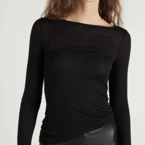 Långärmad tight tröja - Superfin tröja som är helt slutsåld, inga defekter. Sitter precis som intimissimitröjorna❤️