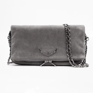 Zadig väska  - Säljer nu min fina Zadig väska, den är i hyfsat skick och fortfarande jätte fin som ni ser på bilderna. Det korta bandet har tyvärr gått sönder, därav även lite priset. Skriv privat för fler bilder på den! Köpte den för ca 3700 kr. Pris kan diskuteras. 