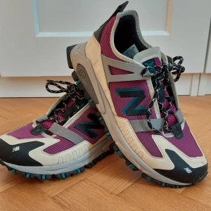 New Balance X-RACER  - Superfina och sköna new balance sneakers. Knappt använda. Storlek 37.5. 