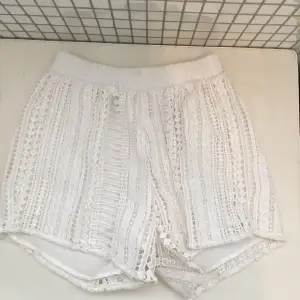 Vita shorts i spets som jag även säljer i svart 