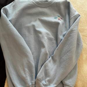 Jätte fin sparsamt använd sweatshirt från BOR👊🏻 säljer pga jag inte använder längre, tror inte dessa tröjor finns att köpa längre 