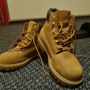 Timberland - Nästan ny avänder ng gånger 30 stlk (barn)