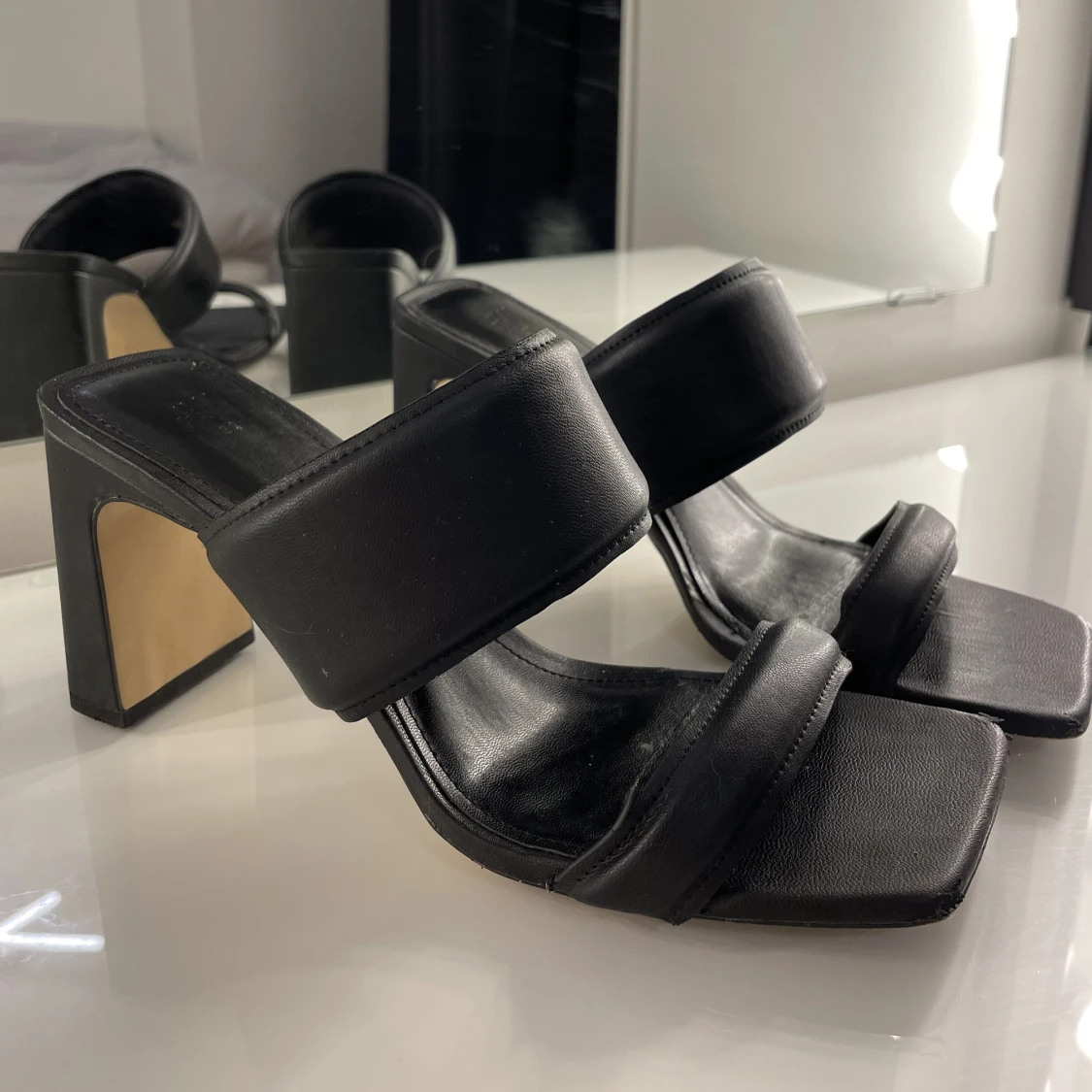 Svarta Klackskor  - 91