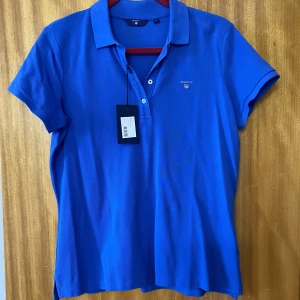 Gant piké dam - Blå Gant piké för dam i storlek L men passar även M