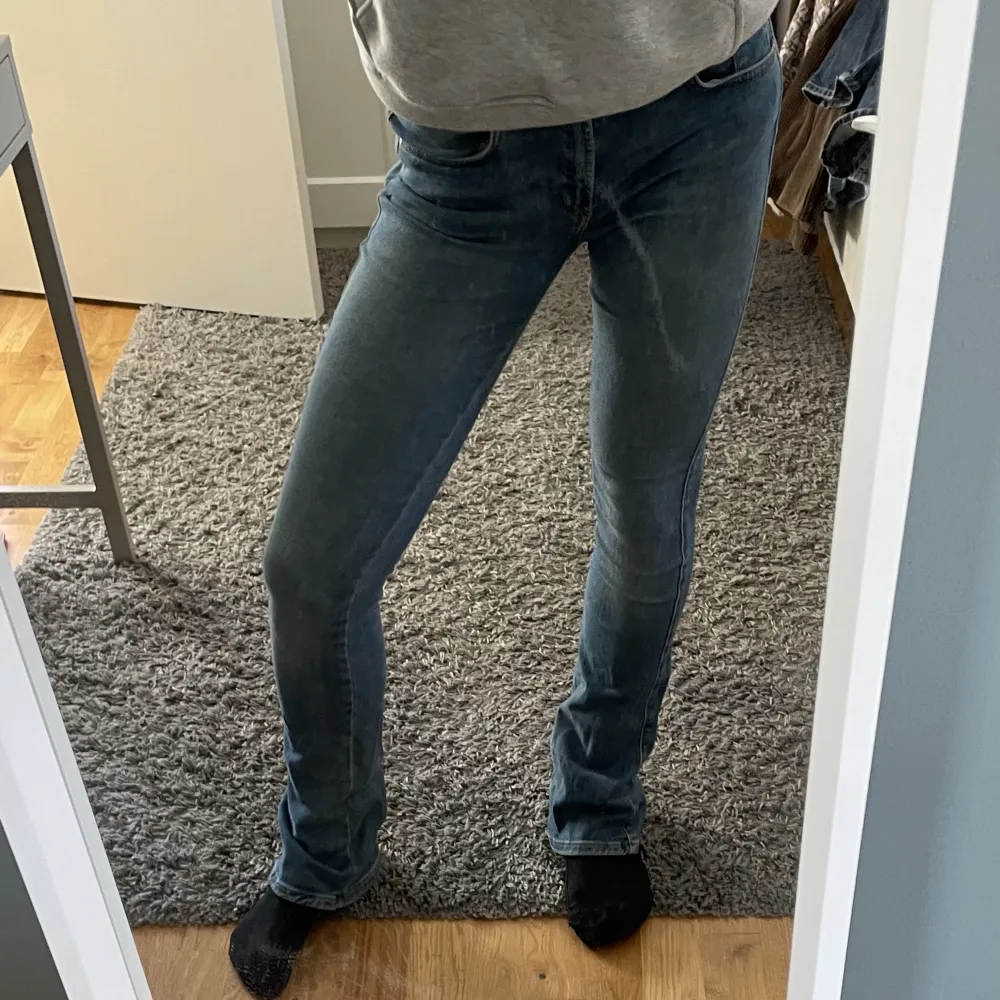 Ljusblå bootcut jeans från bikbok. Byxorna har stretch i sig. Bra skick💙. Jeans & Byxor.