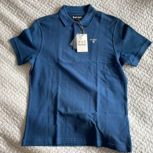 Barbour piké tröja  - 100%bomull. Regular fit. Oanvänd. 