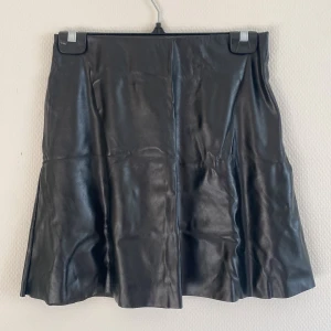 Kjol perfekt skick - Knappt använd, perfekt skick! 