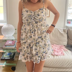Sååå fin volang sommarklänning🥰 - Superfin klänning storlek S ☺️☺️