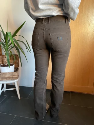 Jeans - Nästan oanvända jeans i rak modell