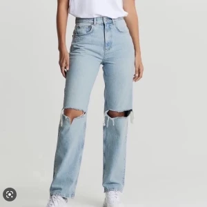 90s jeans Gina tricot  - De trendiga jeansen från Gina tricot. Perfekta nu till våren💕   Knappt använda, nyskick  