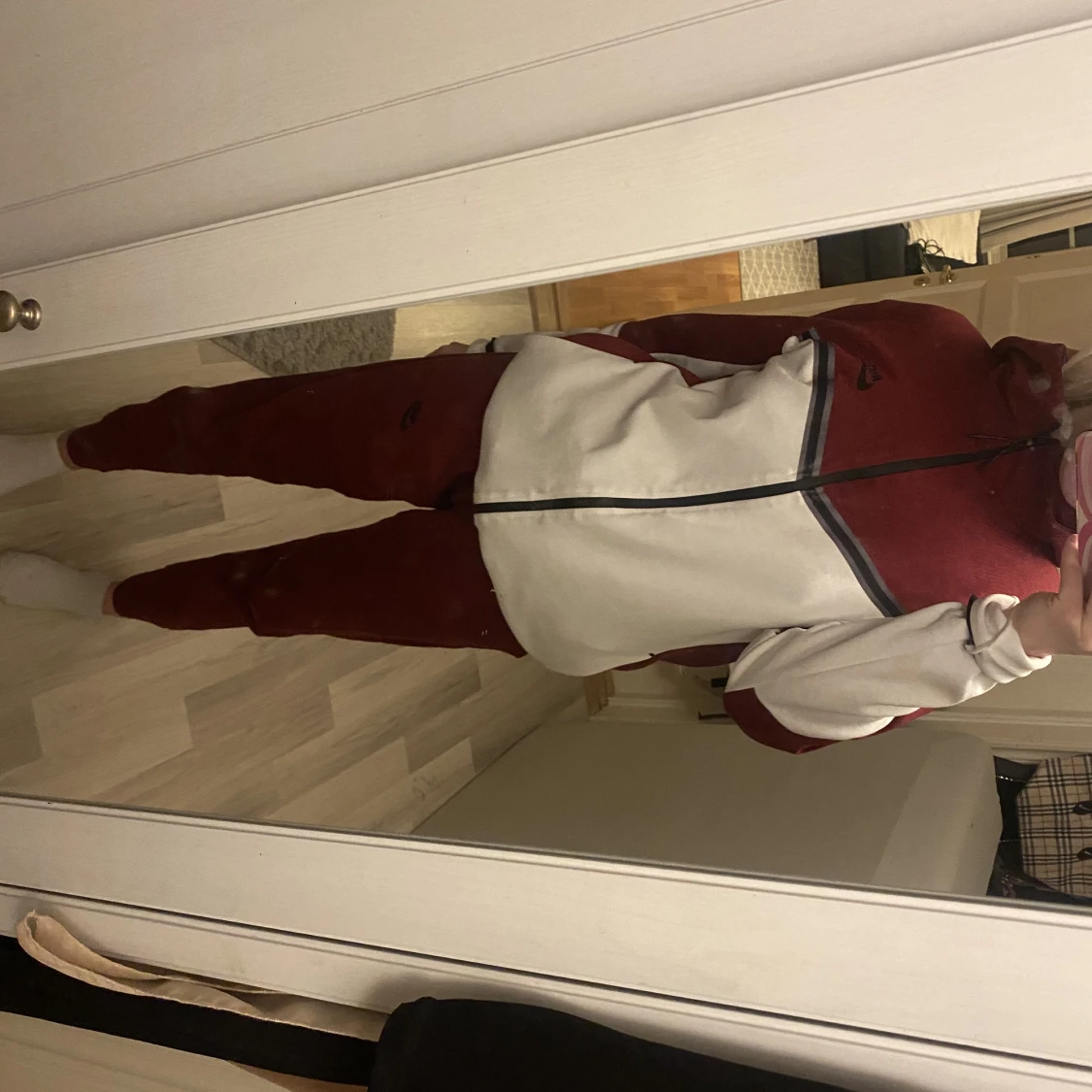 Vinrött nike tech set storlek M - 90