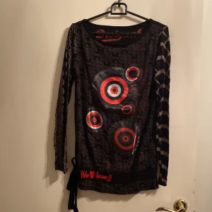 Långarmad tröja - En fin långarmad tröja från Desigual. Jätte mjuk kvalite o mysig. Storlek M ord pris 567