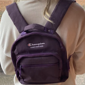 Champions mini-backpack - Liten lila ryggsäck från champion