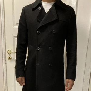 Tiger of Sweden rock - Hej,   Säljer nu denna sparsamt använda rock från Tiger of Sweden.  Inprincip i nyskick. Inga tecken på användning och redo att få mycket användning.  Nypris: 4999kr Mitt pris: 899kr