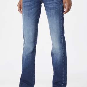 Säljer dessa lågmidjade LTB jeans i modellen ”valerie”. Köpta förra året