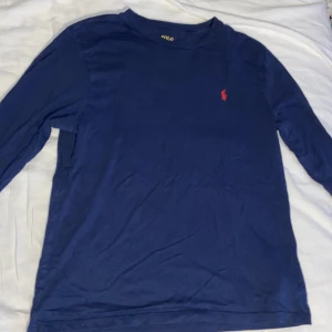 Ralph lauren långärmad  - Använd en del men inga fel på den och den ser ganska ny ut