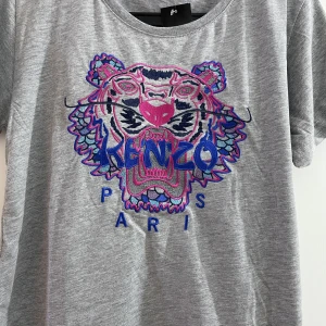 T-shirt - T-shirt kenzo och moncler kopior. 70kr st. Alla 3 för 210kr.