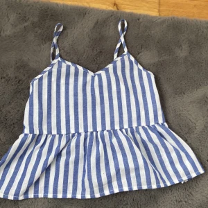  Jättesnyggt linne -  jätte snyggt linne dock så har det blivit för litet 