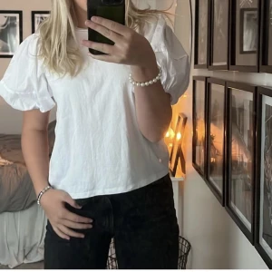 tröja🤍 - Jätte fin tröja köpt här på plick som tyvärr inte passade mig🤍( bilden är lånad)