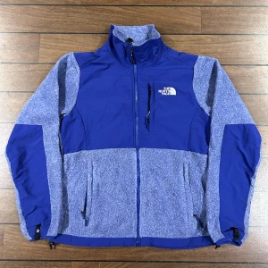 The North Face Fleece Jacka - Snygg vintage fleece jacka i storlek Womens S! Bara att skriva om du undrar över något🙏