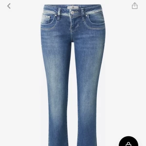 Ltb jeans - PRIS KAN DISKUTERAS! Hej! Jag tänkte kolla intresset för dessa ltb jeans som är nyinköpta för 725kr💘 de är i storlek 26/34 och är aldrig använda. Säljer pga att jag inte är säker på storleken och kan du skicka tillbaka💘