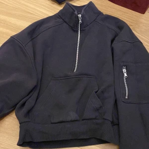 Snygg tröja ifrån divided  - Snygg tröja i fint skick 