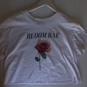 T-shirt  - Från Bershka, Avklippt T-Shirt.