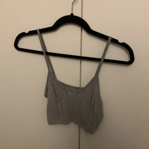 Topp - Grå topp storlek M