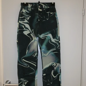 Jeans från weekday - Knappt använda för att jag hann att växa ur dem. 